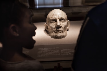 a plaster cast of Lincoln's face